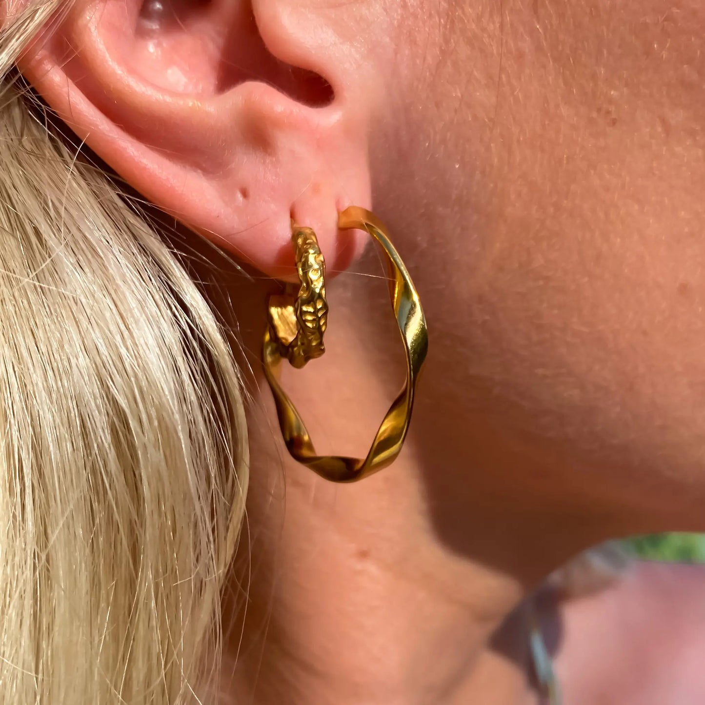 CURLY HOOPS EARRINGS