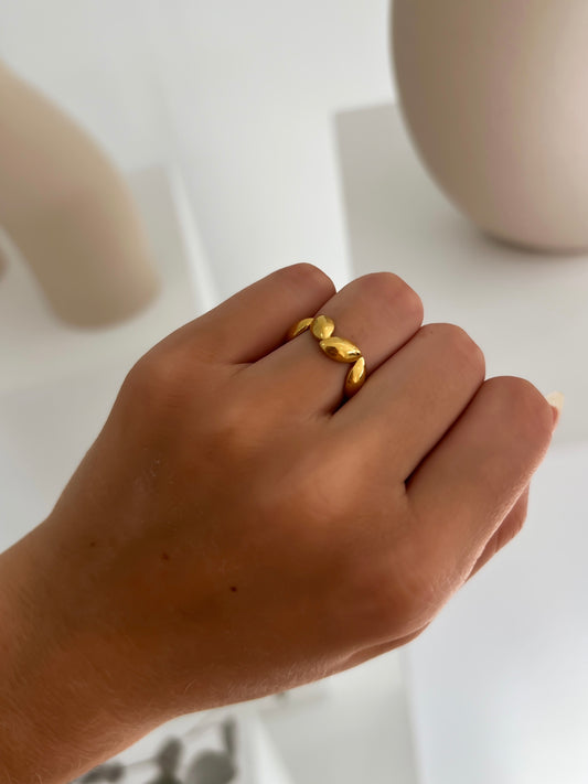 PEACEFUL GOLD RING