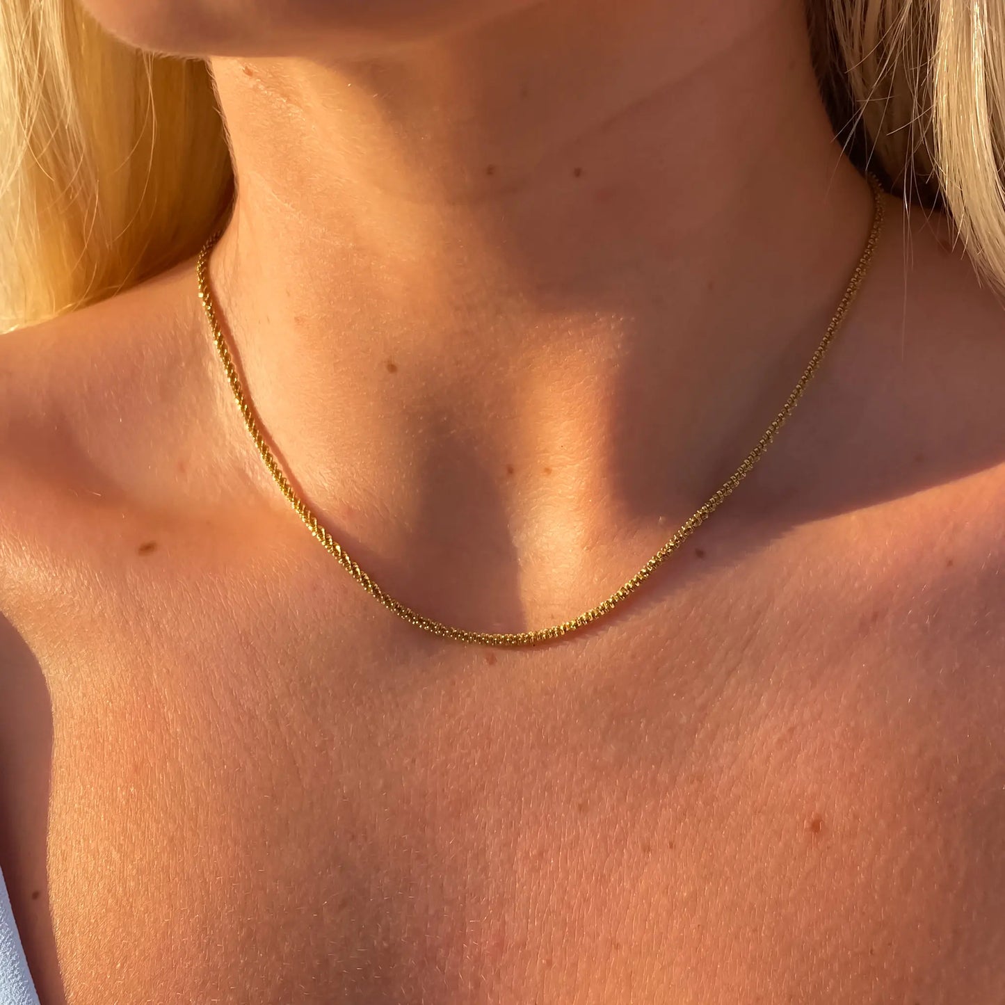 HELICAL GOLD NECKLACE