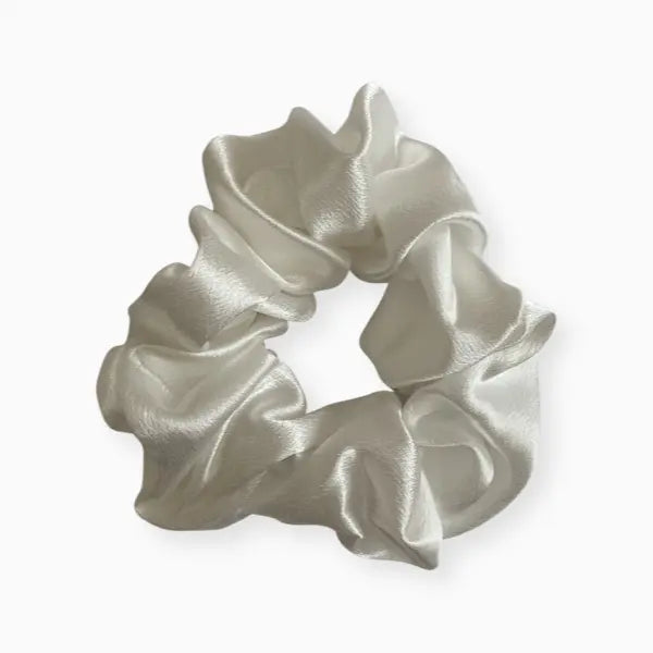 CRYSTAL WHITE SCRUNCHIE VOLUME