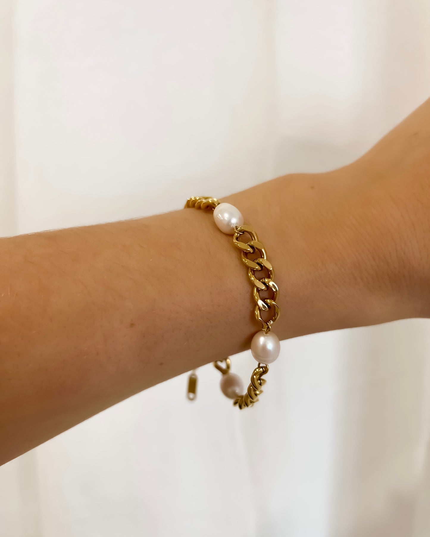 DECENT PEARL BRACELET