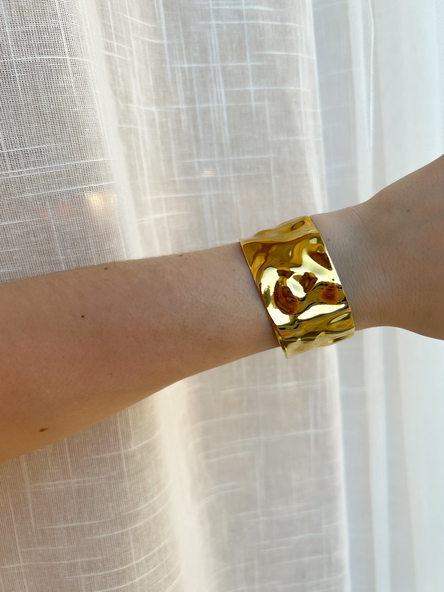 GOLD BANGLE BRACELET