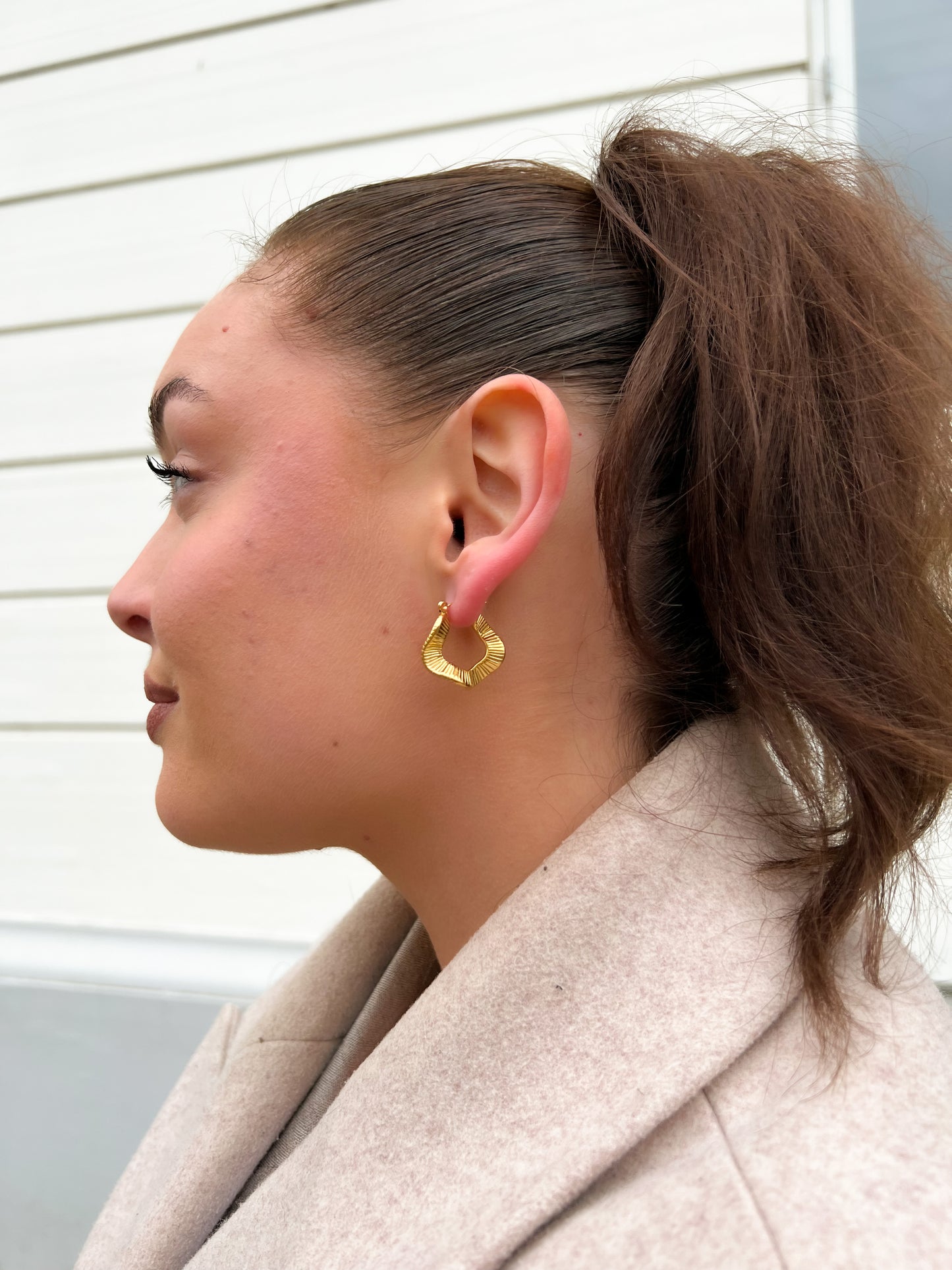 CLAM EARRINGS