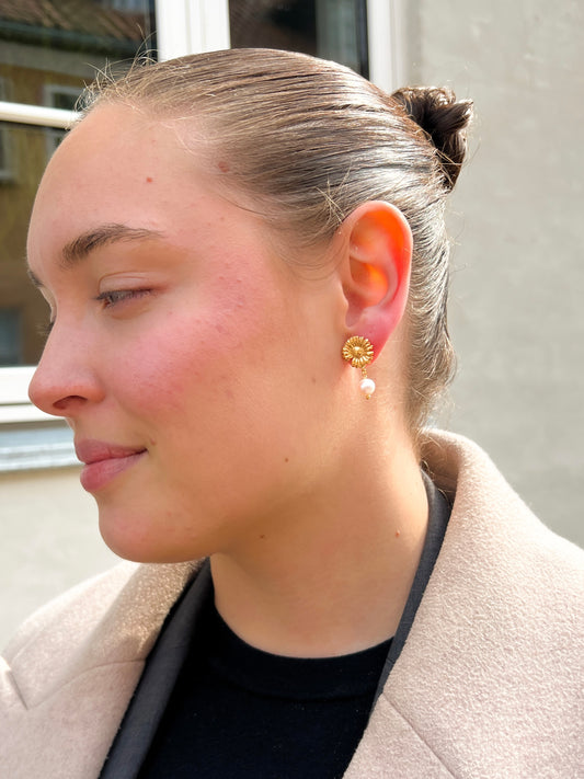 DAISY FLOWER EARRINGS